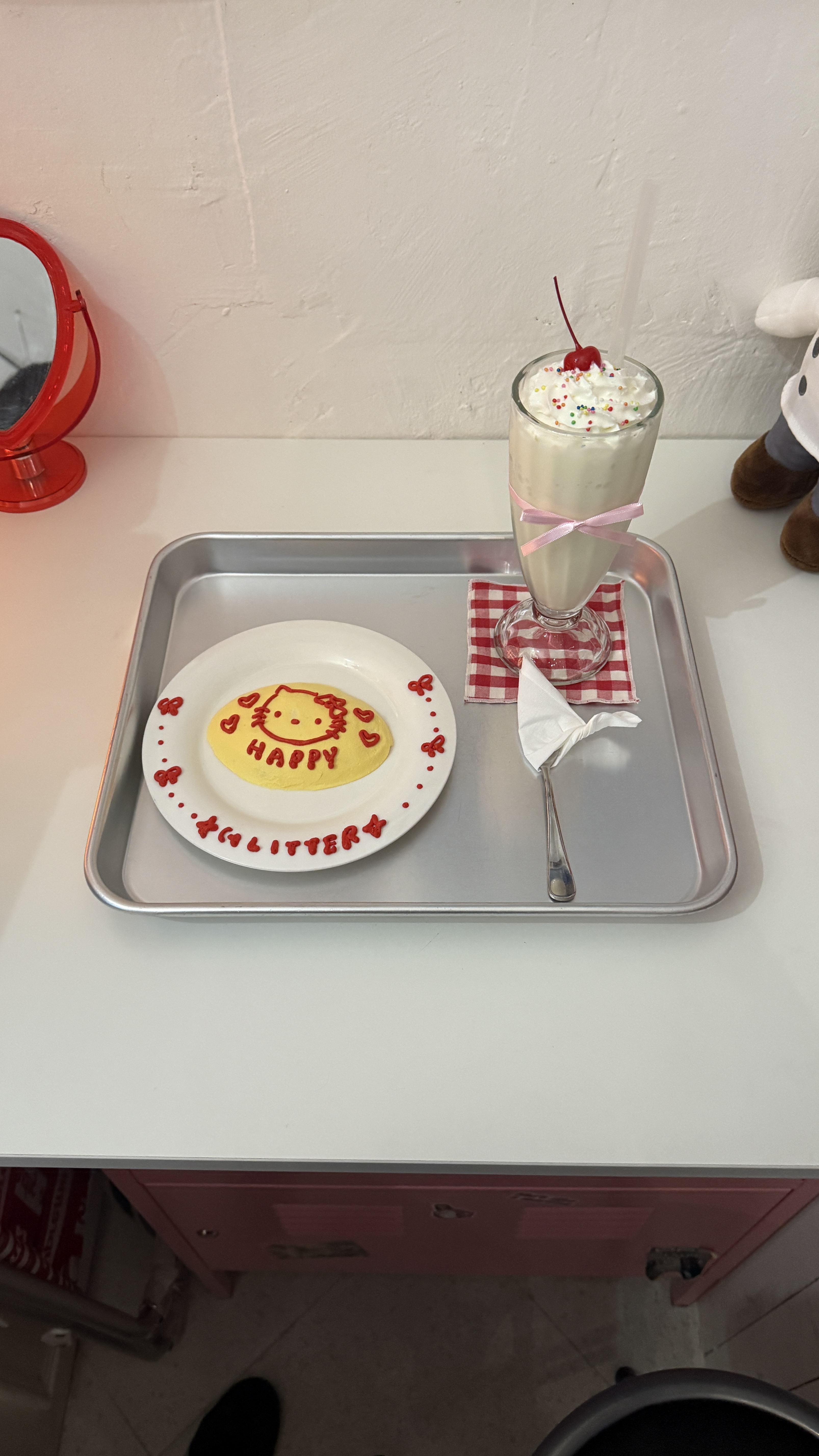 SeongSu artistic cute cafe