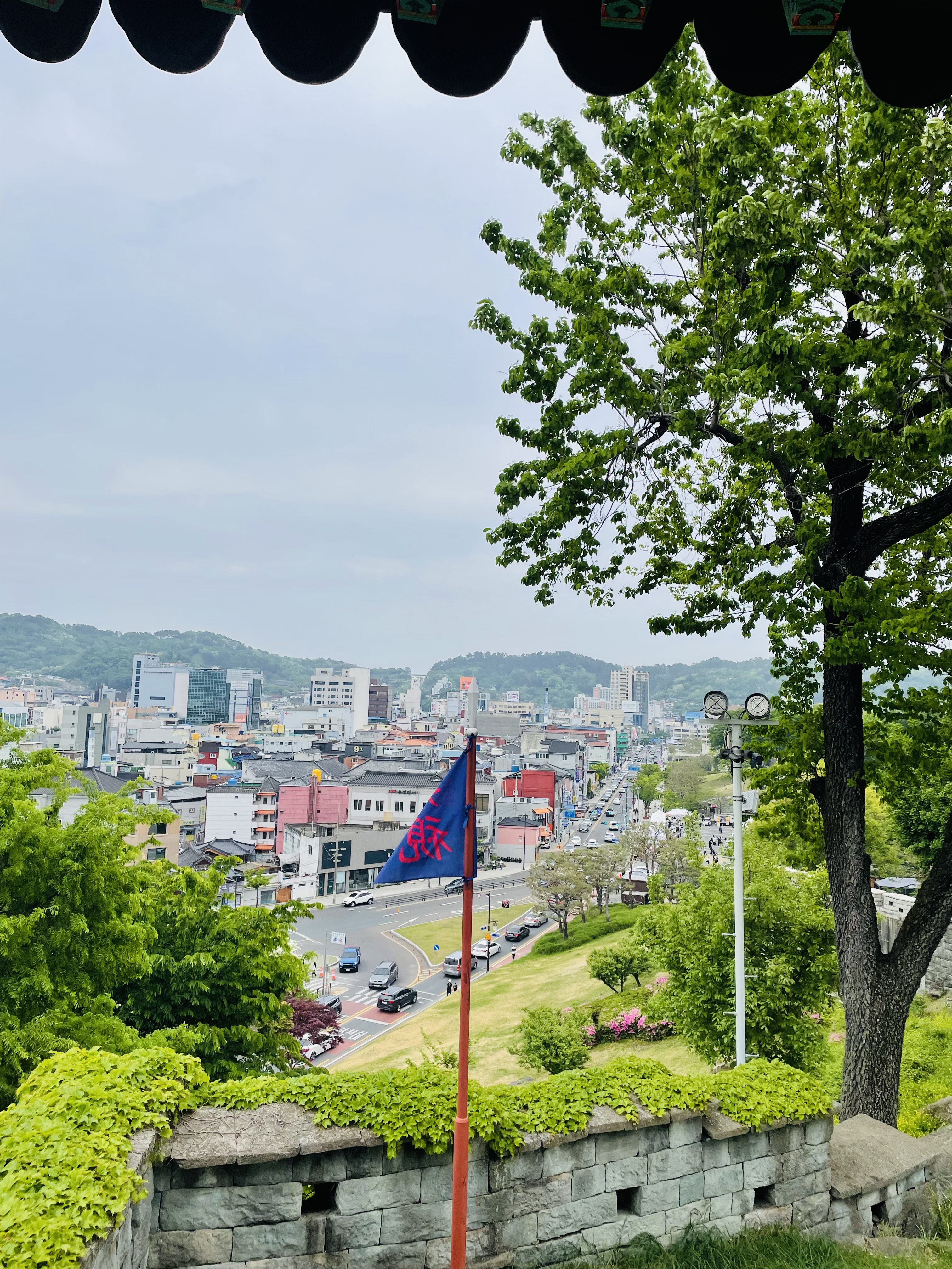 Jinju - city of heroes, festivals, traditional silk and... very peculiar version of naeng-myeon
